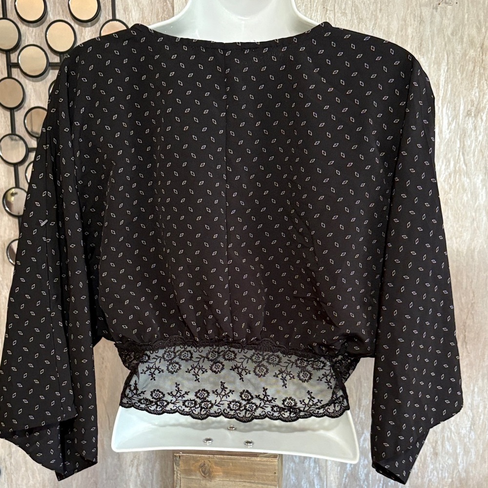 Love Tree Black diamond dot Lace Trim Cropped Topper - Picture 3 of 4
